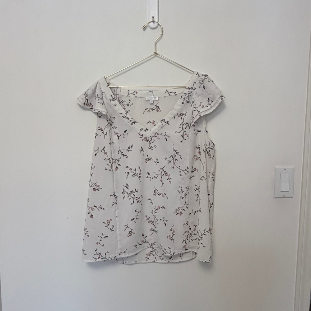 Reitman’s Beautiful White Floral Light Weight Summer Dressy Work Blouse 👚